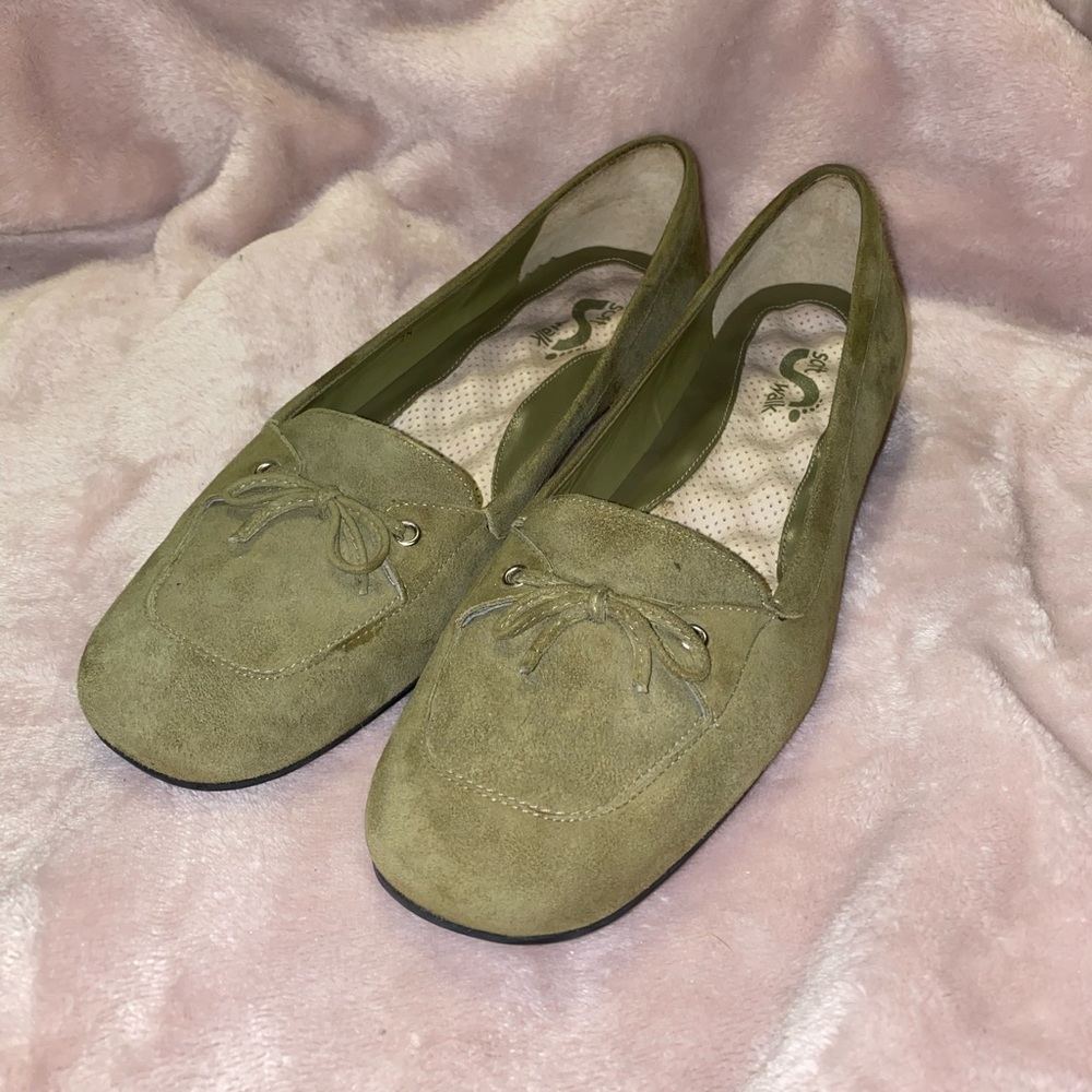 Softwalk green suede slip-ons